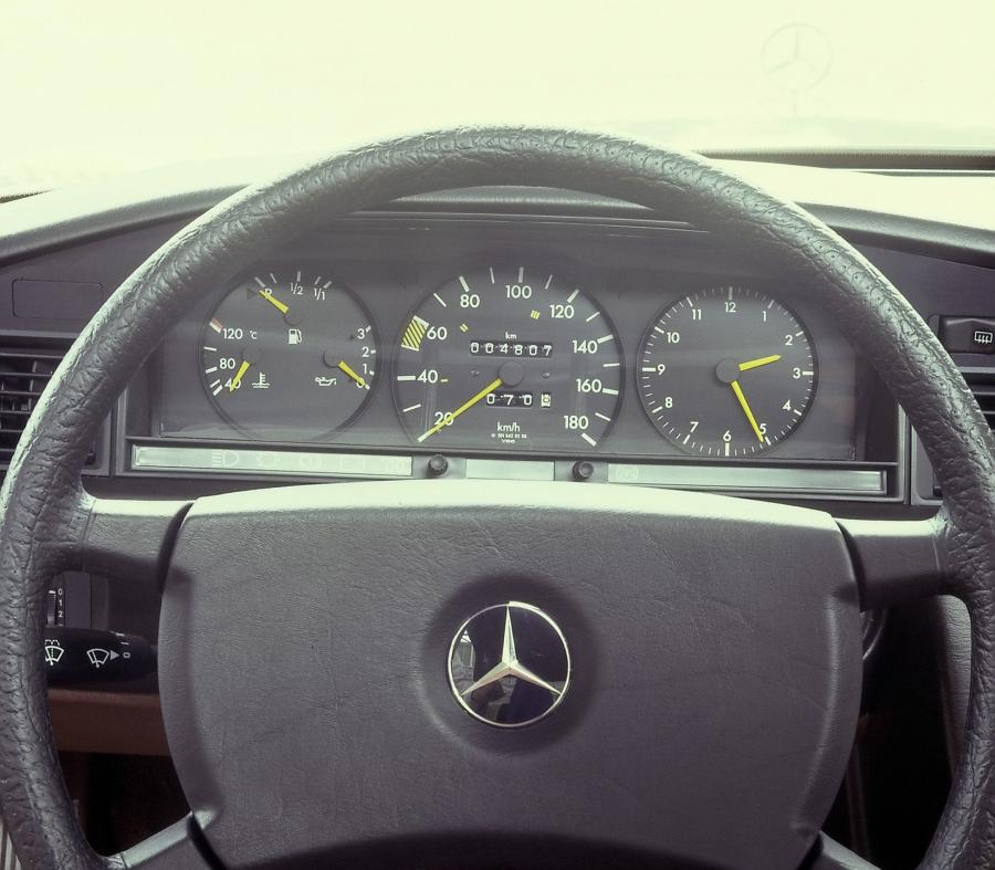  Mercedes-Benz 190 D 1983 года  (фото 9 из 15)